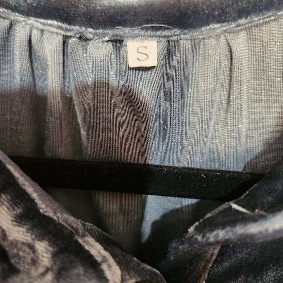 Y2K Inspired Dark Gray Velvet Button Down 3/4 Sleeve Tunic Casual Size Small - Picture 9 of 12